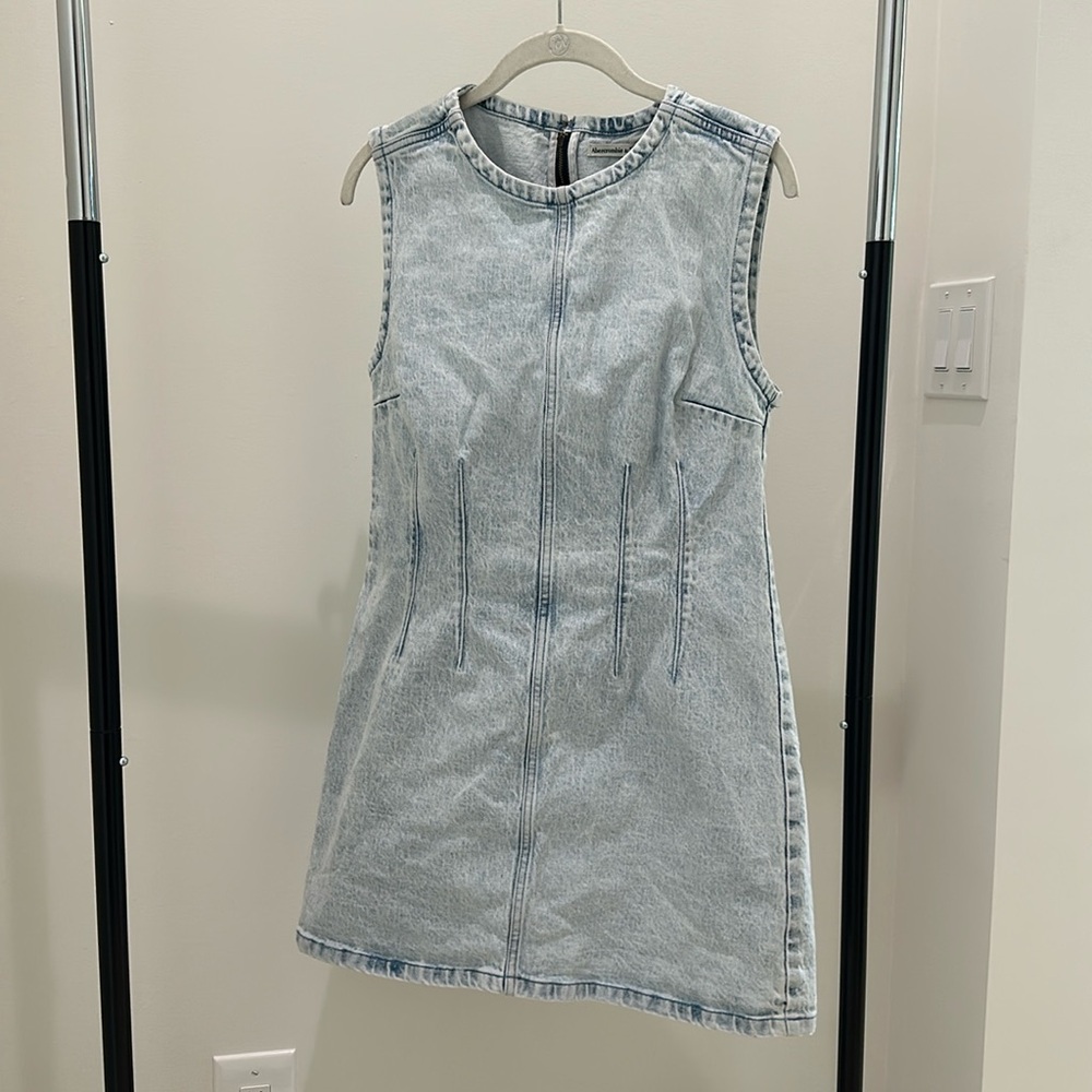 Abercrombie & Fitch Light Wash Denim Dress, size medium